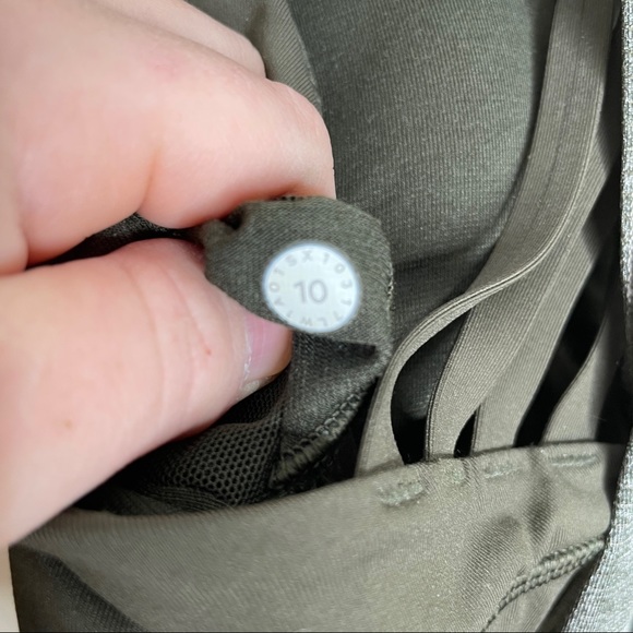 LULULEMON Extra Mile Tank with Built-in sports bra, no inserts, size 10 - Picture 8 of 8